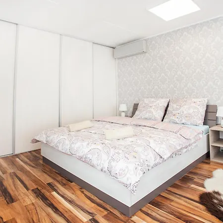 Podunajske Biskupice Apartment *